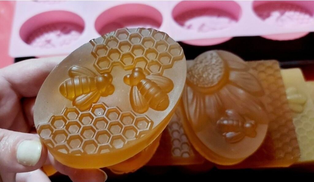 đŻ IdĂ©e Cadeau Douceur : Le Savon Artisanal au Miel de Corse (UnitĂ© & Coffret Cadeau de 4) 2 Savon miel Corse